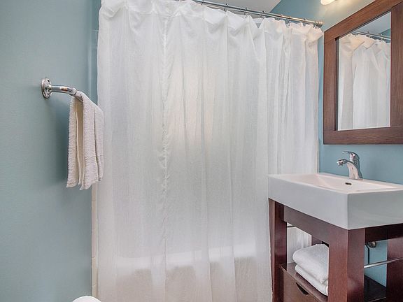2nd image of 105 Guest St