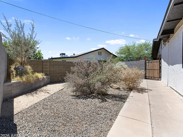 934A W Parkway Blvd — Photo 18