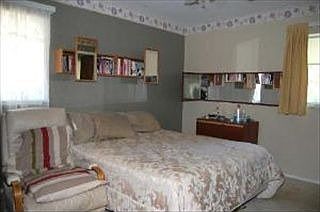 5th image of 313 W Green Meadows Blvd