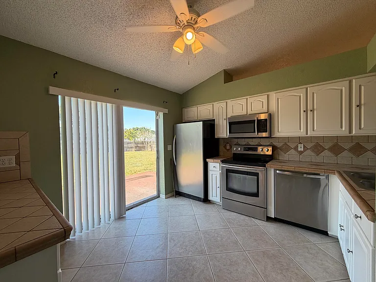 3802 SW Kocerik St — Photo 3