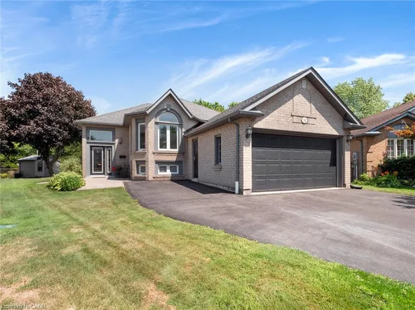 70 Jefferson Ct E, Welland, ON L3C 7G4