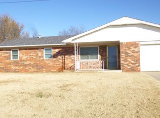 204 S 9th St, Marlow, OK 73055