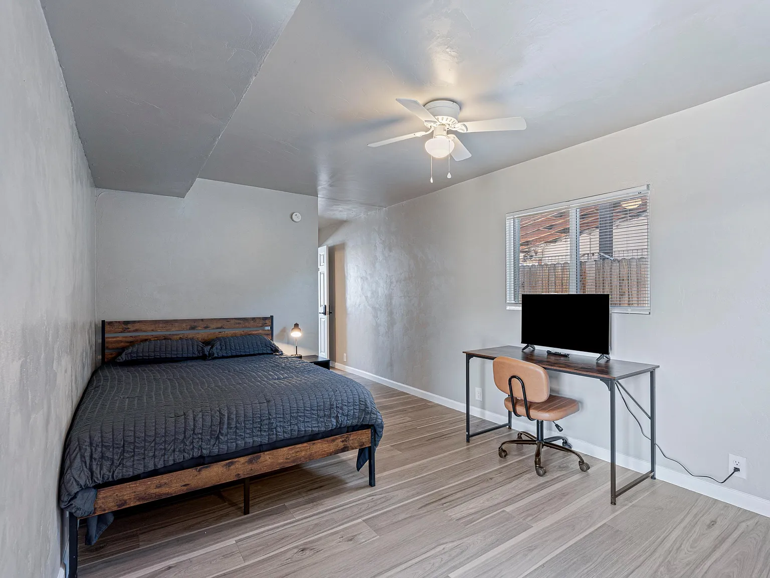3 bed, 2.0 bath, 1279 sqft, $1,148 — Photo 4
