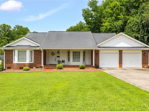 254 S Peace Haven Rd, Winston Salem, NC 27104