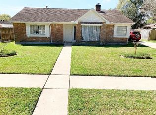 10702 Sagetrail Dr, Houston, TX 77089