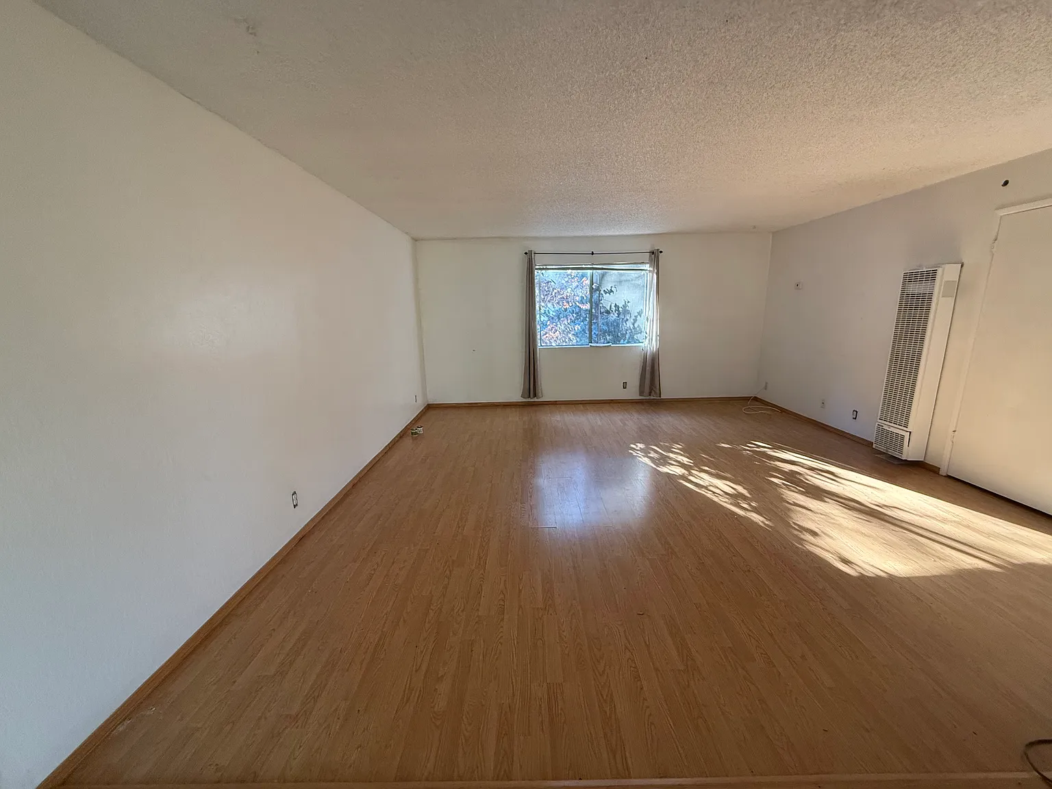 2 bed, 900 sqft, $2,500 — Photo 1