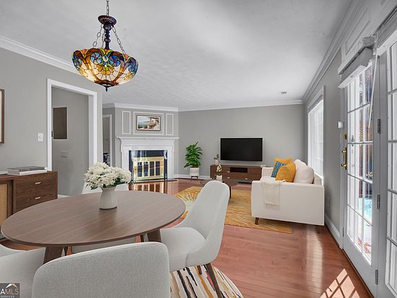 2nd image of 849 Heritage Sq