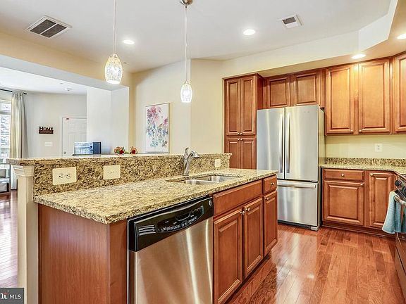 5th image of 902 Hall Station Dr APT 102