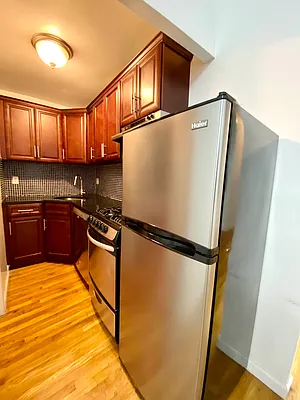 Rented by City Connections Realty | media 9