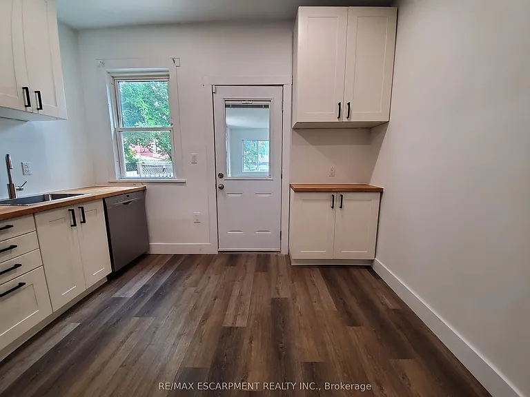 198 Sherman Ave N #1 — Photo 7