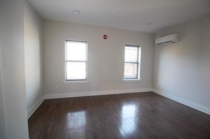 2nd image of 48 N Stockton St Floor 3