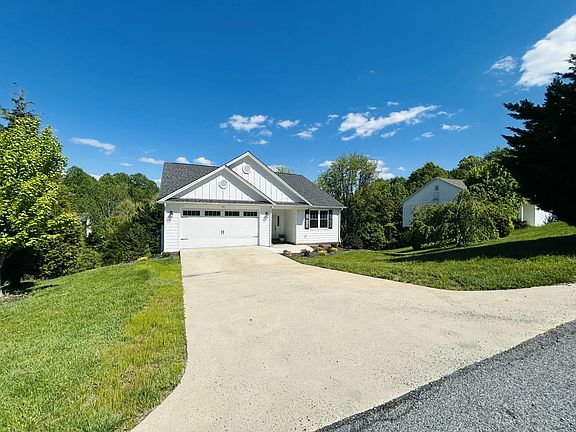 4th image of 55 Spring Ridge Ln