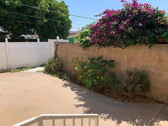 Front garden. Very sunny and spacious! Enjoy flowers!