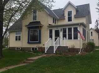 112 S Oakland St, Lake Crystal, MN 56055