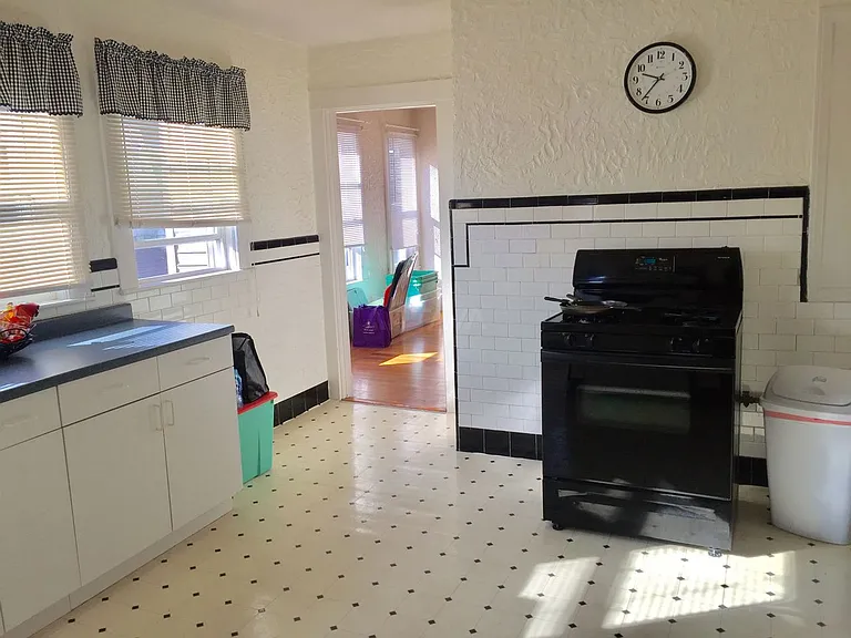330 Main St #3 — Photo 4