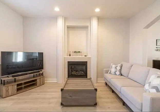 3 bed, 2.5 bath, 2100 sqft, $2,800 — Photo 2