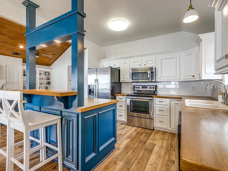 127 Jeffrey Cir — Photo 6