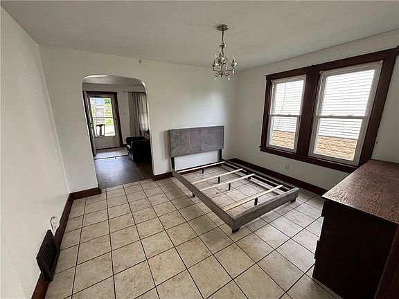 5th image of 713 Hiland Ave