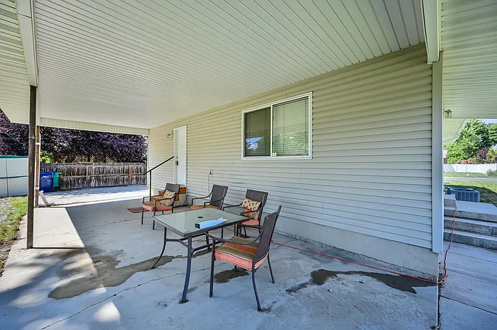 918 E Vics Rd — Photo 4