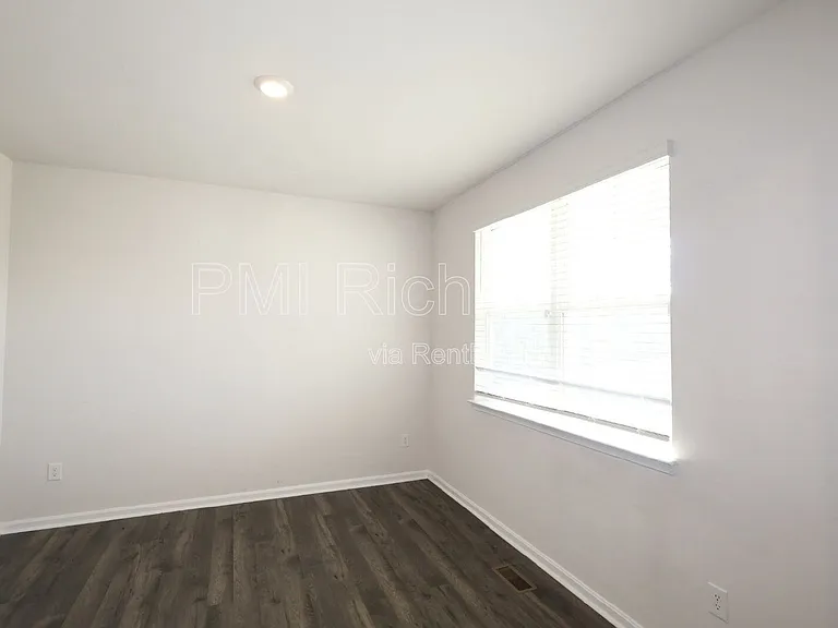 7001 Batten Ct — Photo 5