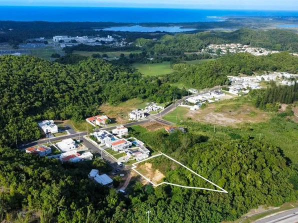 Urb Reparto Rosello, Manati, PR 00674