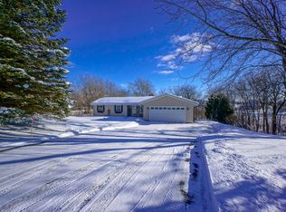 S37W22245 Crestview Dr, Waukesha, WI 53189