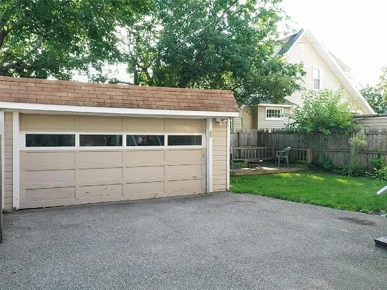 1271 Jackson Ave — Photo 6