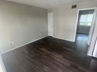 120 Sherwood Ct #6, Waterloo, IA 50701