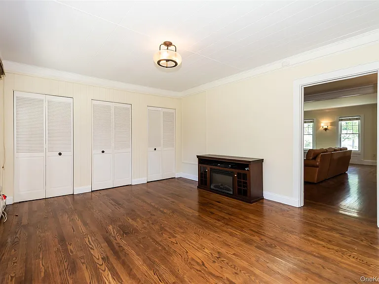 21 Franklin Ave — Photo 10