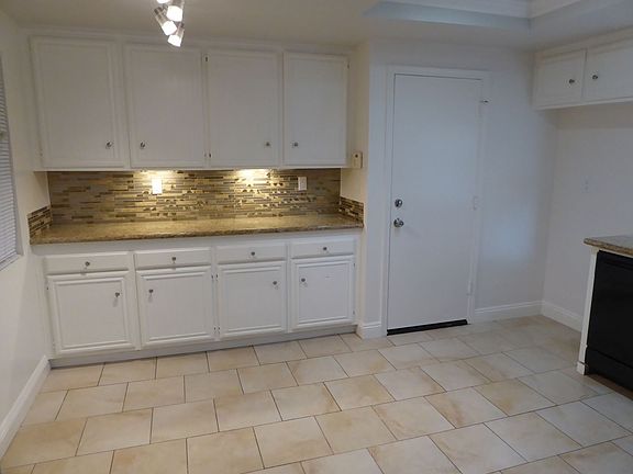 3rd image of 29336 Marilyn Dr