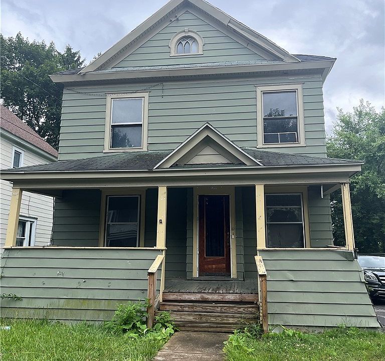1st image of 135 Fernwood Ave