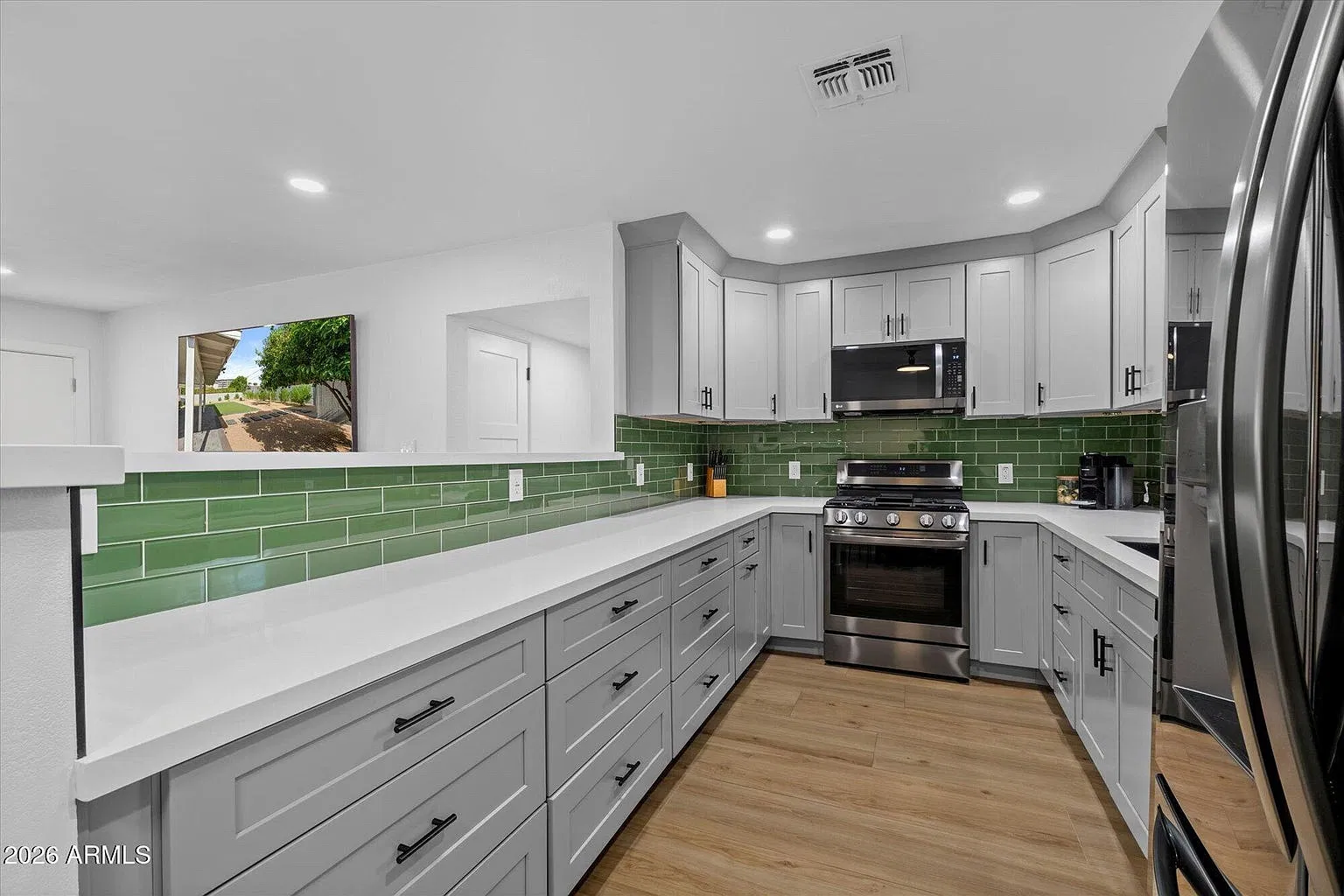 3 bed, 1092 sqft, $3,500 — Photo 3