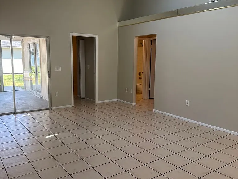 160 Edgewater Cir — Photo 10