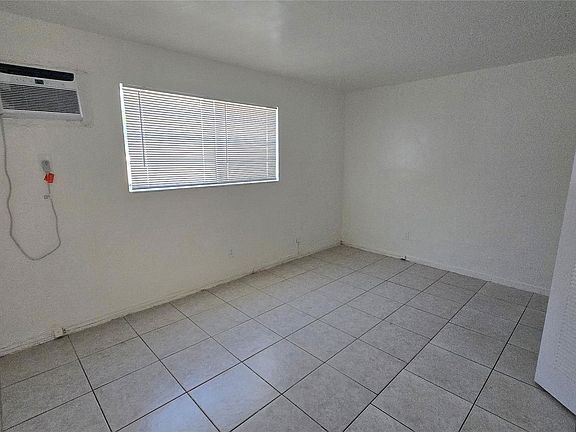 4th image of 16951 NE 18th Ave N
