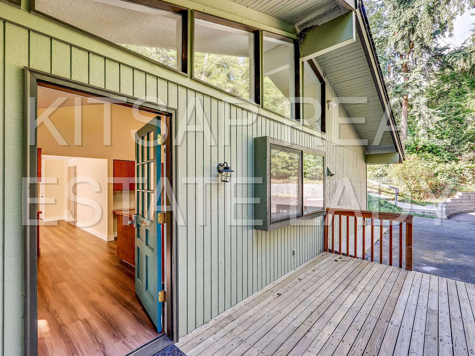 2 bed, 1.5 bath, 1732 sqft, $2,200 — Photo 2