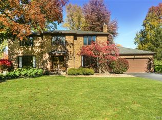 119 Shadow Wood Dr, East Amherst, NY 14051