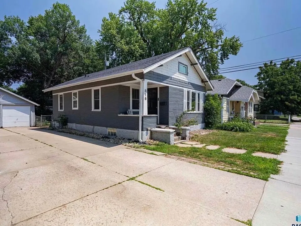 816 W 22nd St