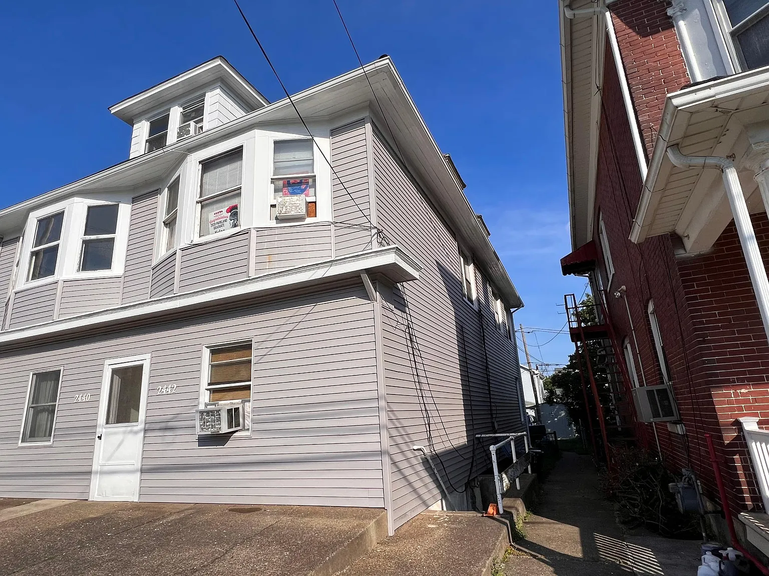2442 Freemansburg Ave — Photo 2