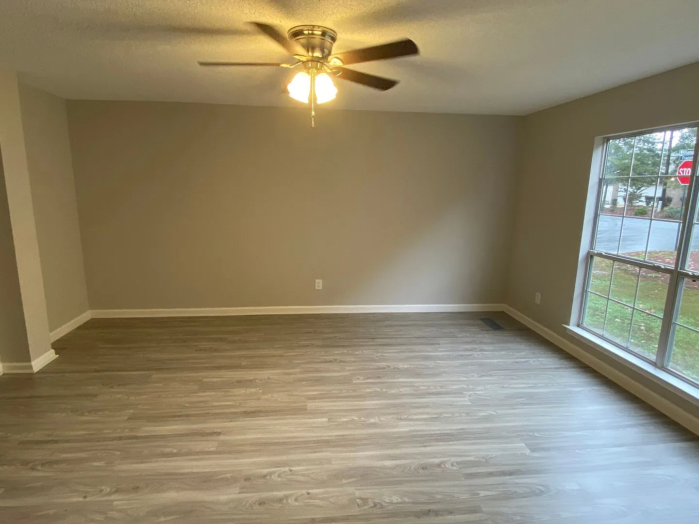 4 bed, 4.5 bath, 2030 sqft, $2,900 — Photo 2