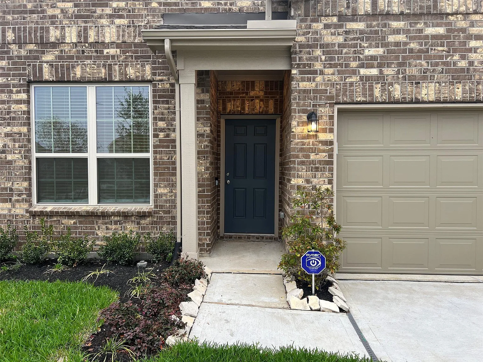 4 bed, 2.5 bath, 2347 sqft, $2,850 — Photo 3