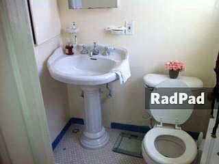 5th image of 945 1/2 N Martel Ave