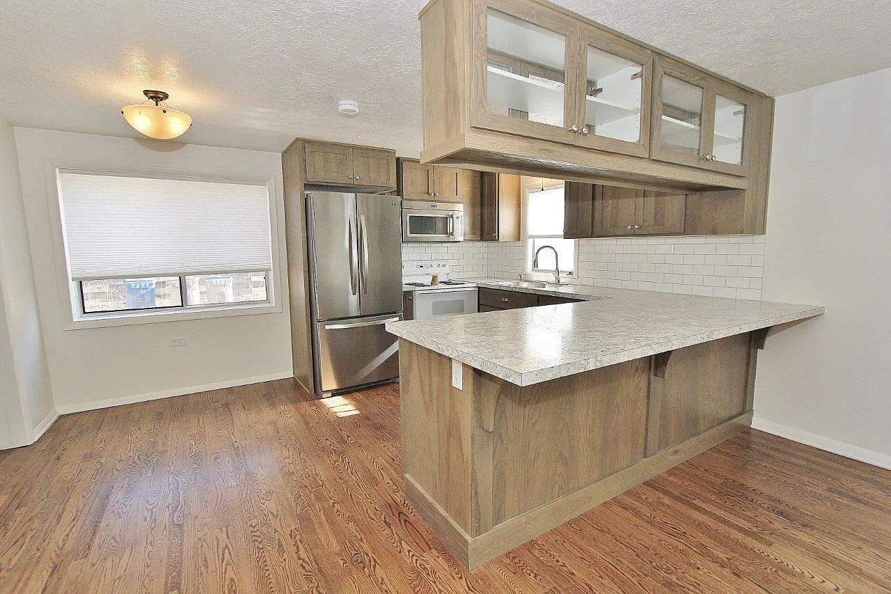 2 bed, 1007 sqft, $1,700 — Photo 2