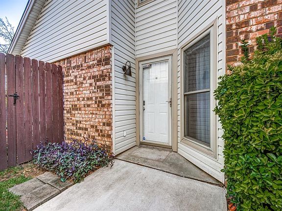 3rd image of 915 Boxwood Dr