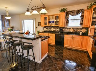 695 Passer Rd, Coopersburg, PA 18036