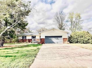 535 E Queenwood Rd, Morton, IL 61550