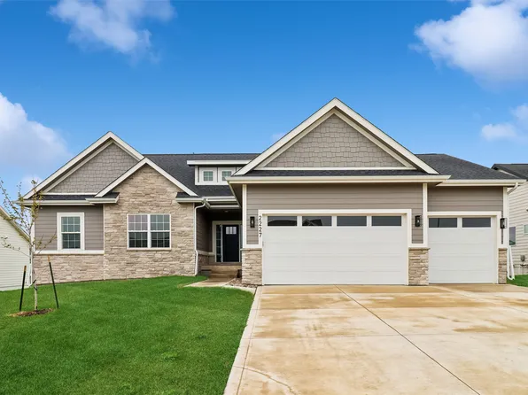 2227 Green Leaf Cir, Norwalk, IA 50211