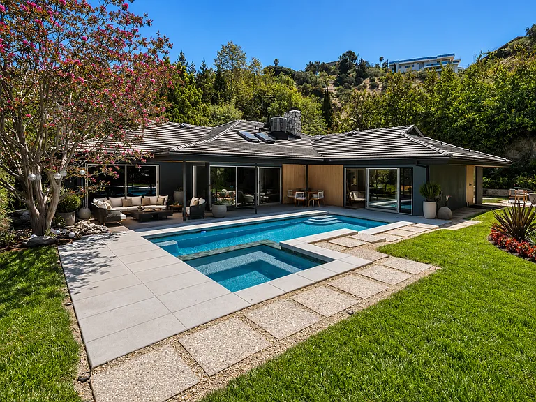 9410 Eden Dr — Photo 48