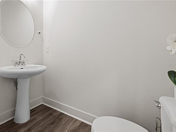 3rd image of 7690 Baron Rd