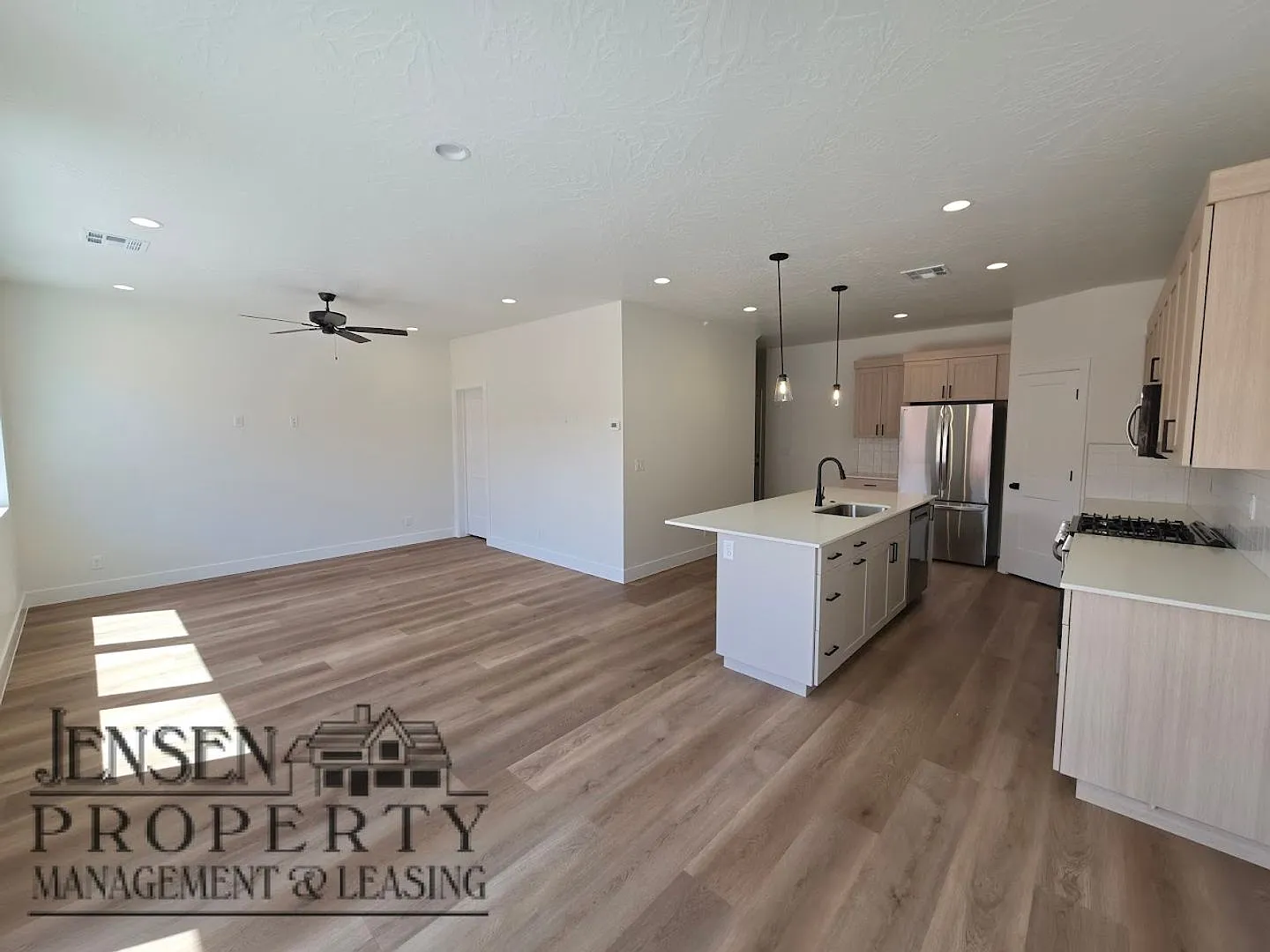 Brand New Town Home — Photo 3