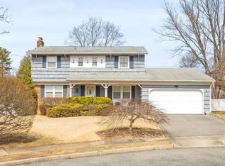 8 Cord Pl, East Norwich, NY 11732